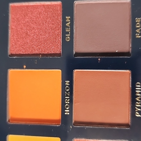 ACE Beautē Vintage Dawn Eyeshadow Palette - Picture 5 of 10